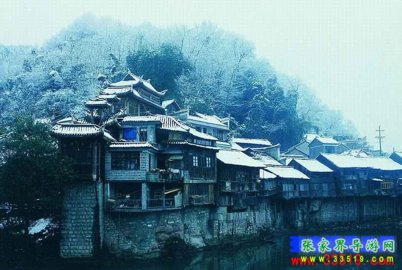 長(zhǎng)沙往返A(chǔ)8線:鳳凰古城、梵凈山、德夯苗寨汽車三日游